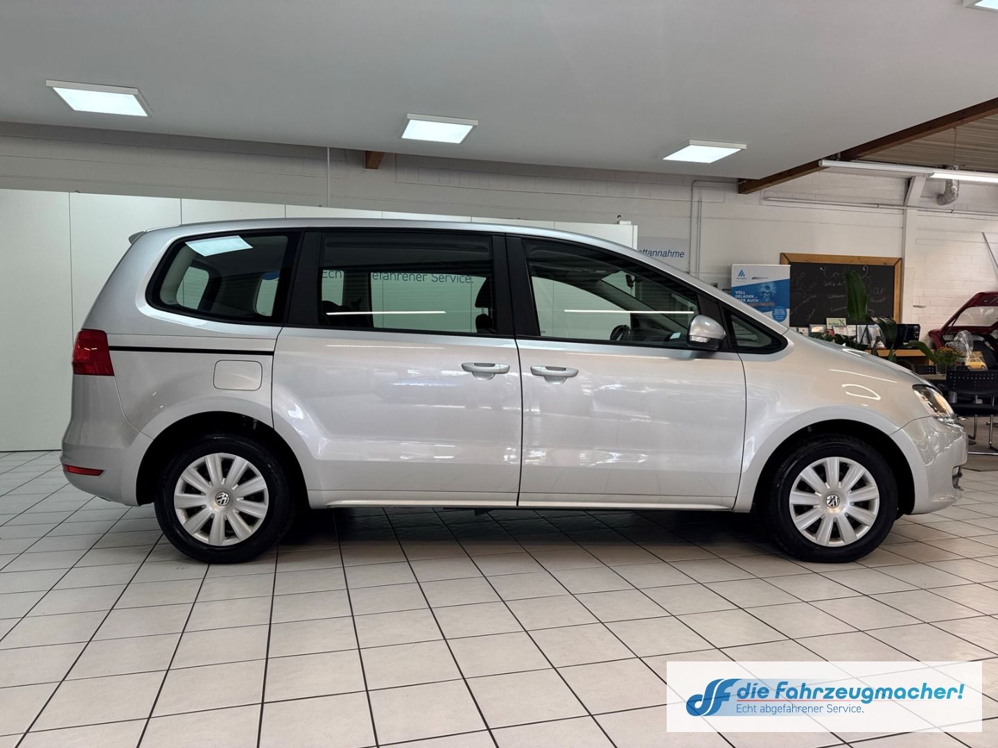 Fahrzeugabbildung Volkswagen Sharan Trendline BMT Dyn. Kurvenlicht Mehrzonenk
