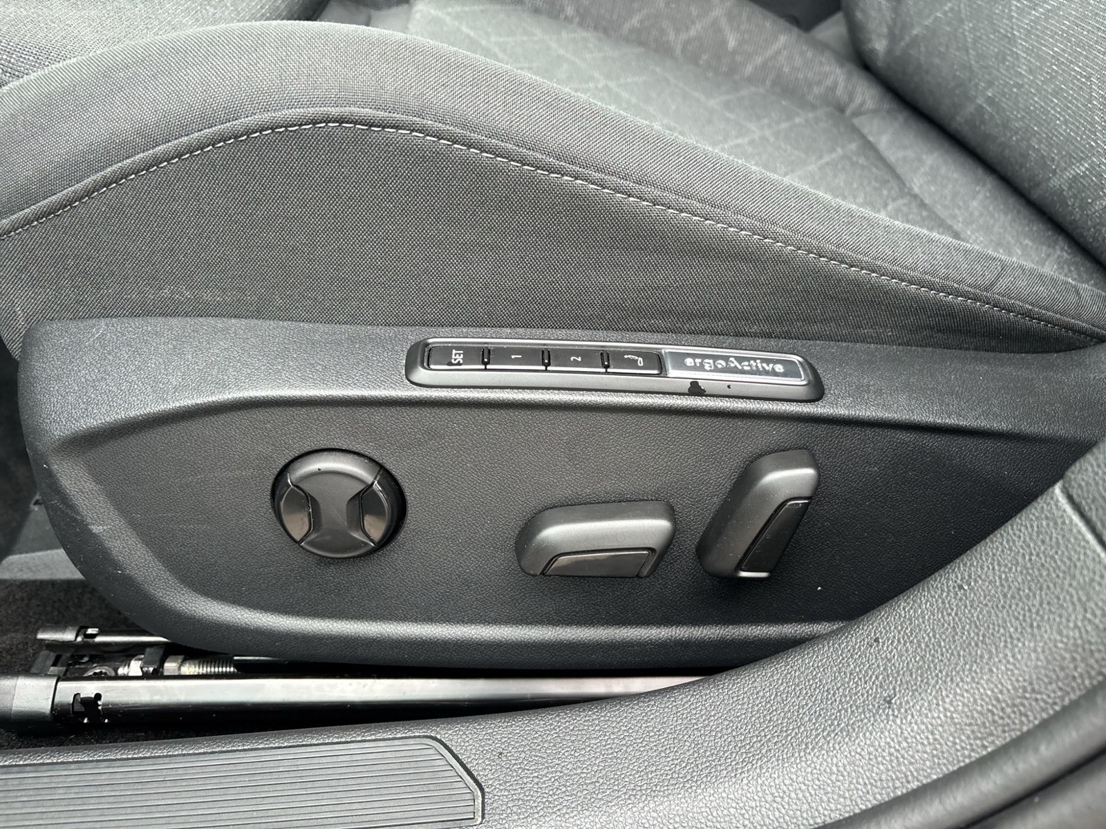 Golf VIII 1.0 eTSI Life IQ.Drive, Massage, LED.,