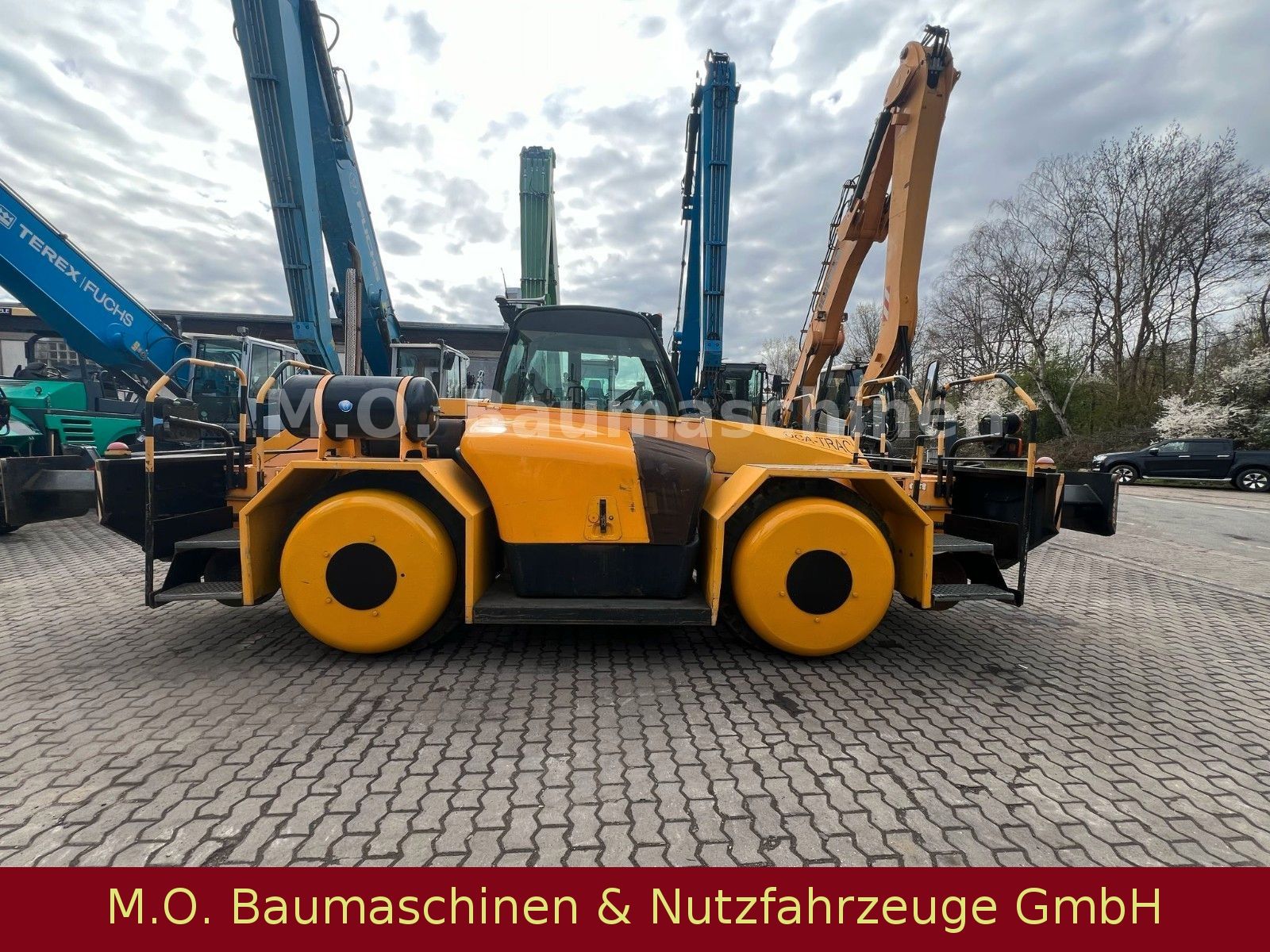Fahrzeugabbildung JCB UCA Trac RB 18/Zweiwegefahrzeug/Lokomotive