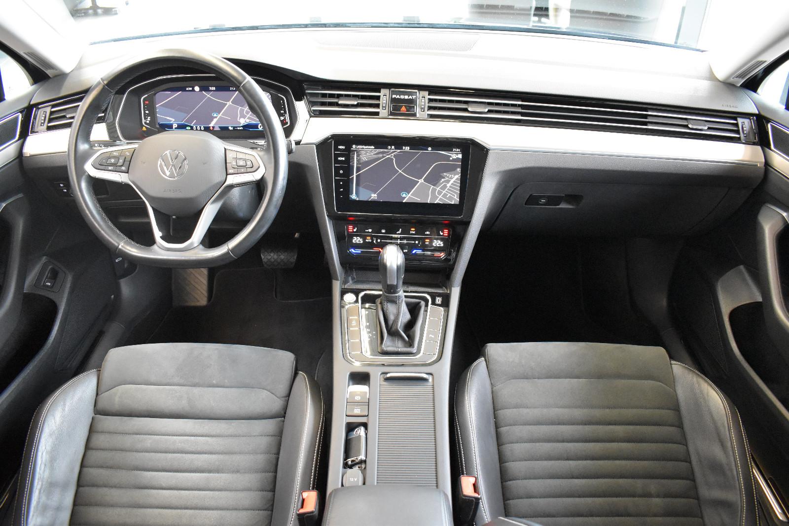Volkswagen Passat Var 2.0TDI DSG Elegance IQLight~Live~ACC