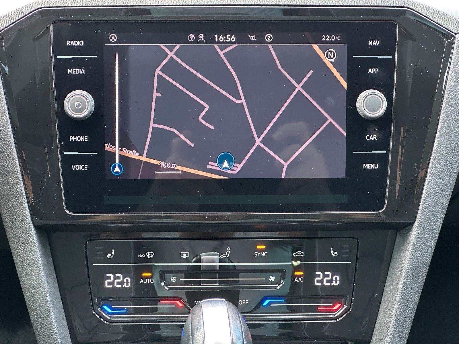 Fahrzeugabbildung Volkswagen Passat Variant 2.0 TDI DSG Business NAV+LED+PANO
