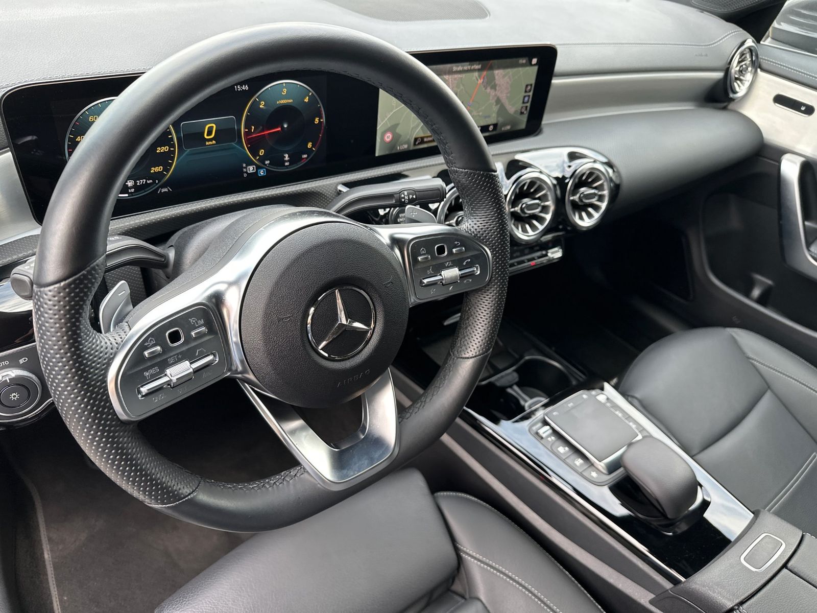 Fahrzeugabbildung Mercedes-Benz CLA 200 Shooting Brake 4M AMG-Line NAV+LED+360°