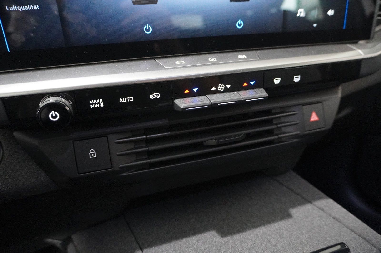Fahrzeugabbildung Opel Grandland 1.2 48V HYBRID EDIT. NAVI/LED/KAMERA