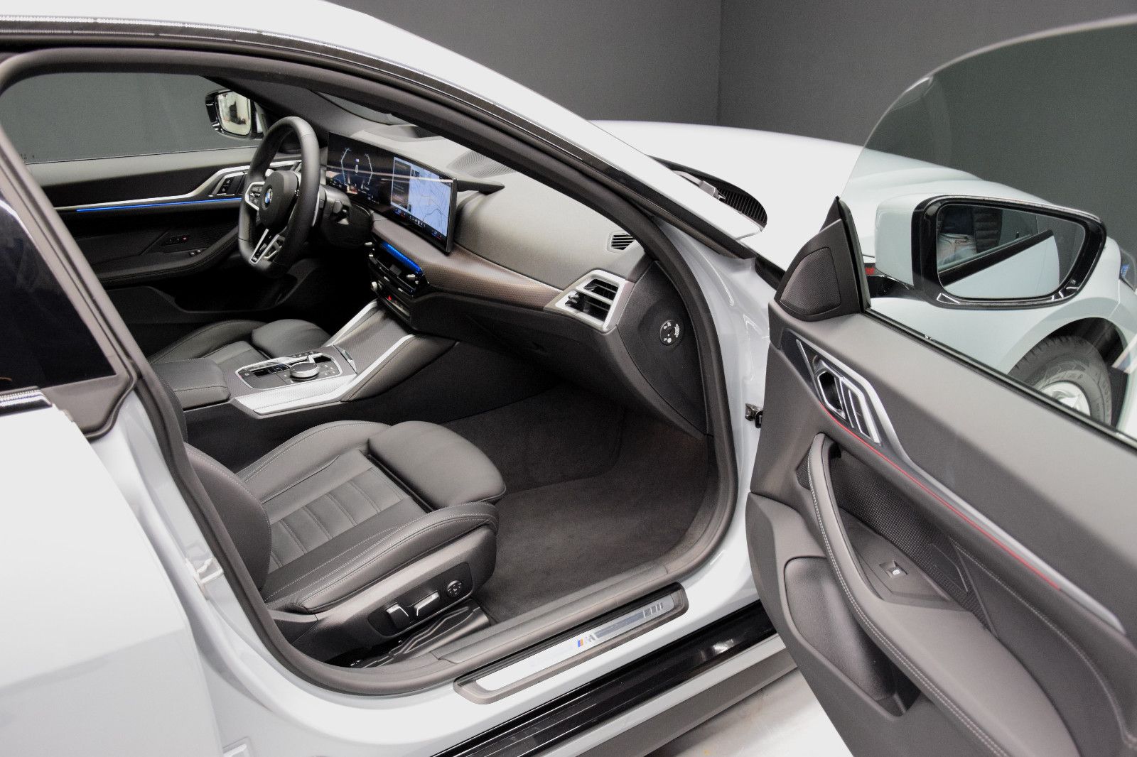Fahrzeugabbildung BMW 420i Gran Coupe M Sportpaket GSHD HuD Facelift