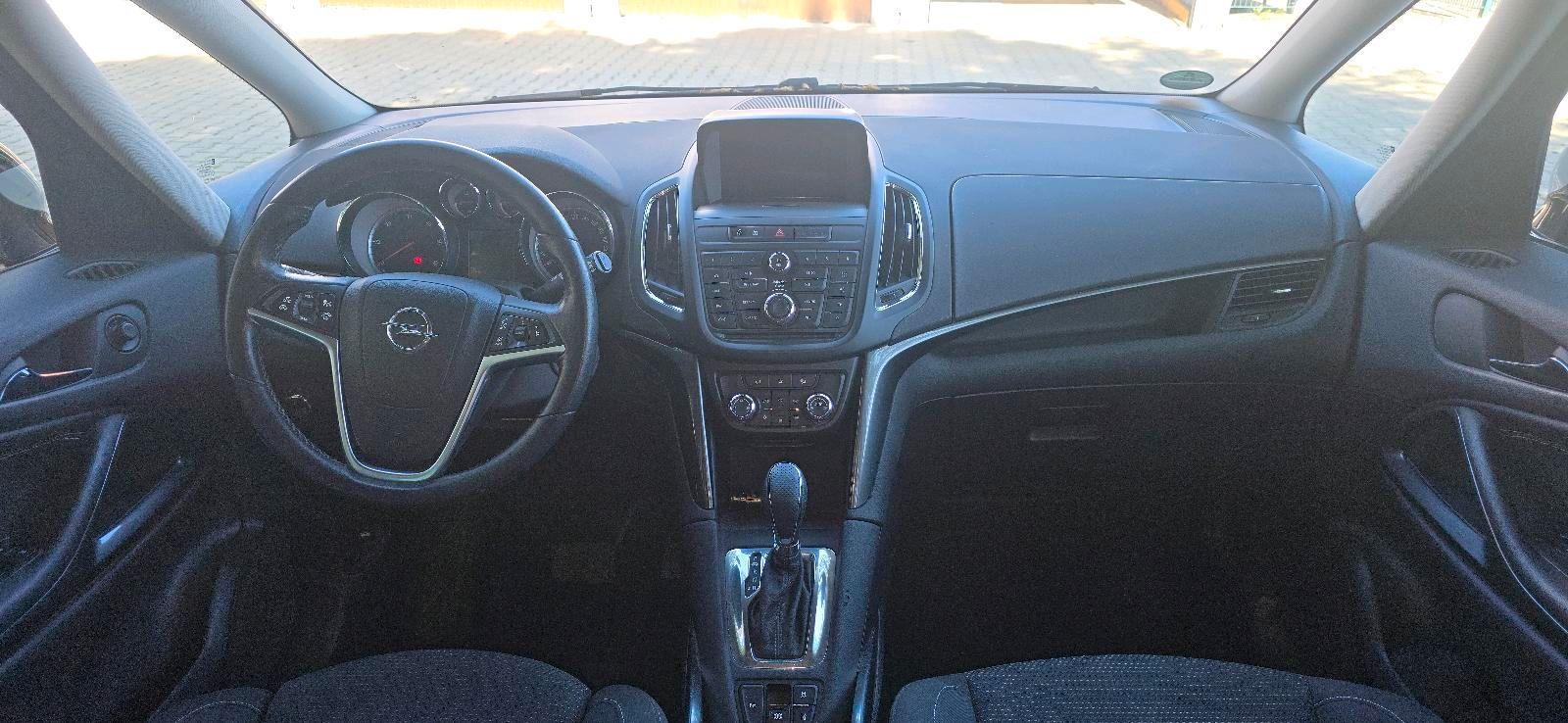 Opel Zafira 2015 — photo 8
