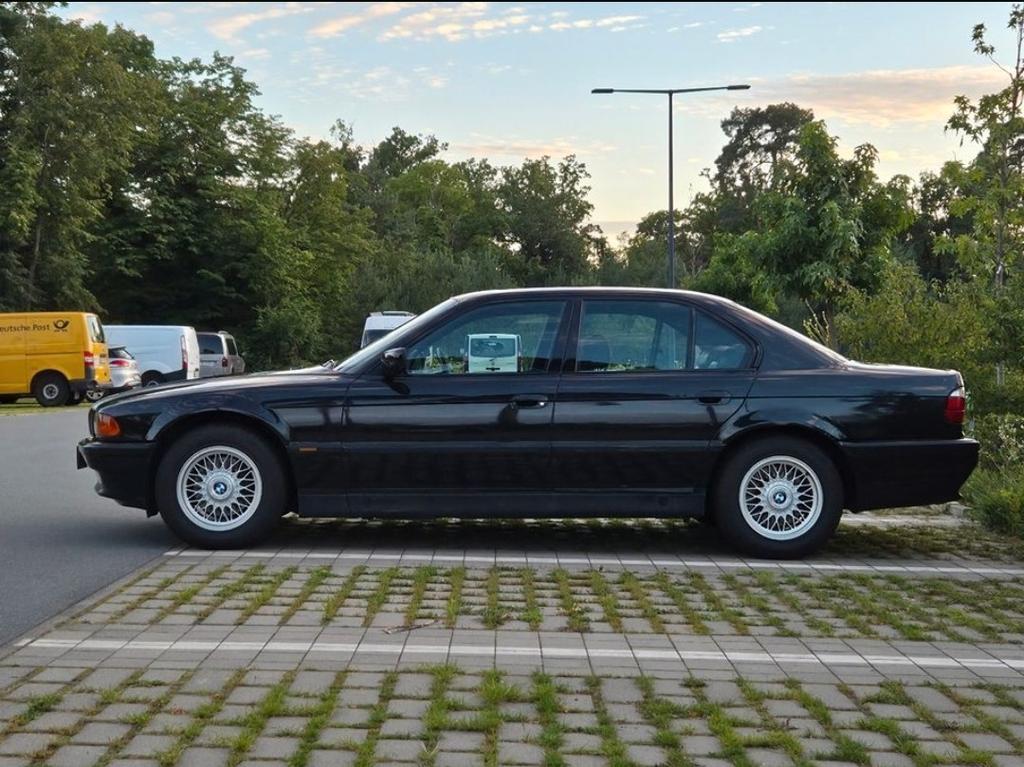 BMW 728
