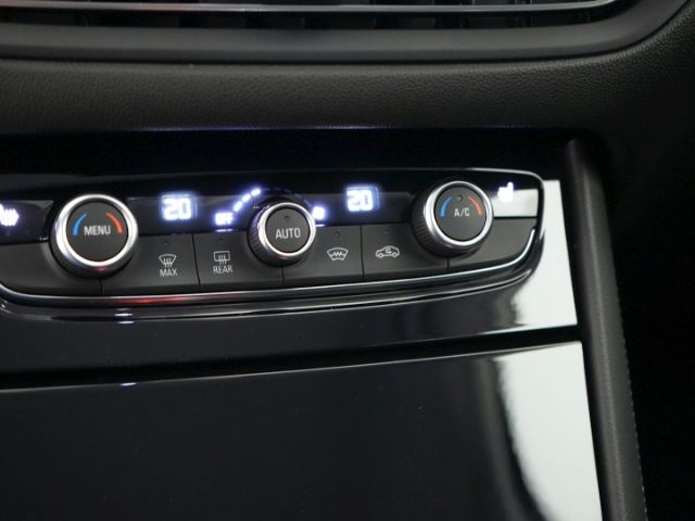 Grandland GSe PHEV 4X4 AT+ANHÄNGERKUPPLUNG+NAVI+