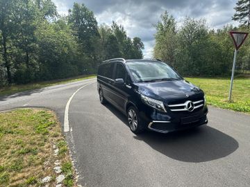 Mercedes V 220 - 2