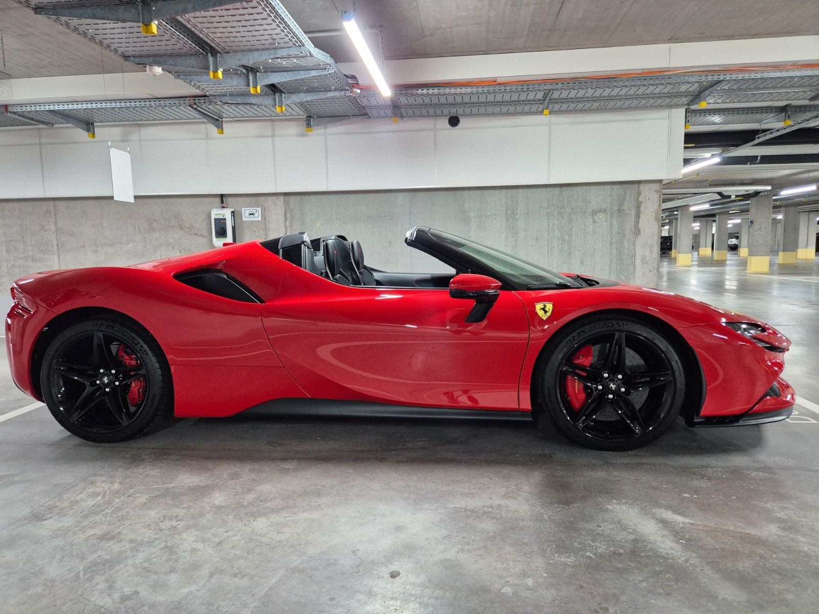 FERRARI SF90