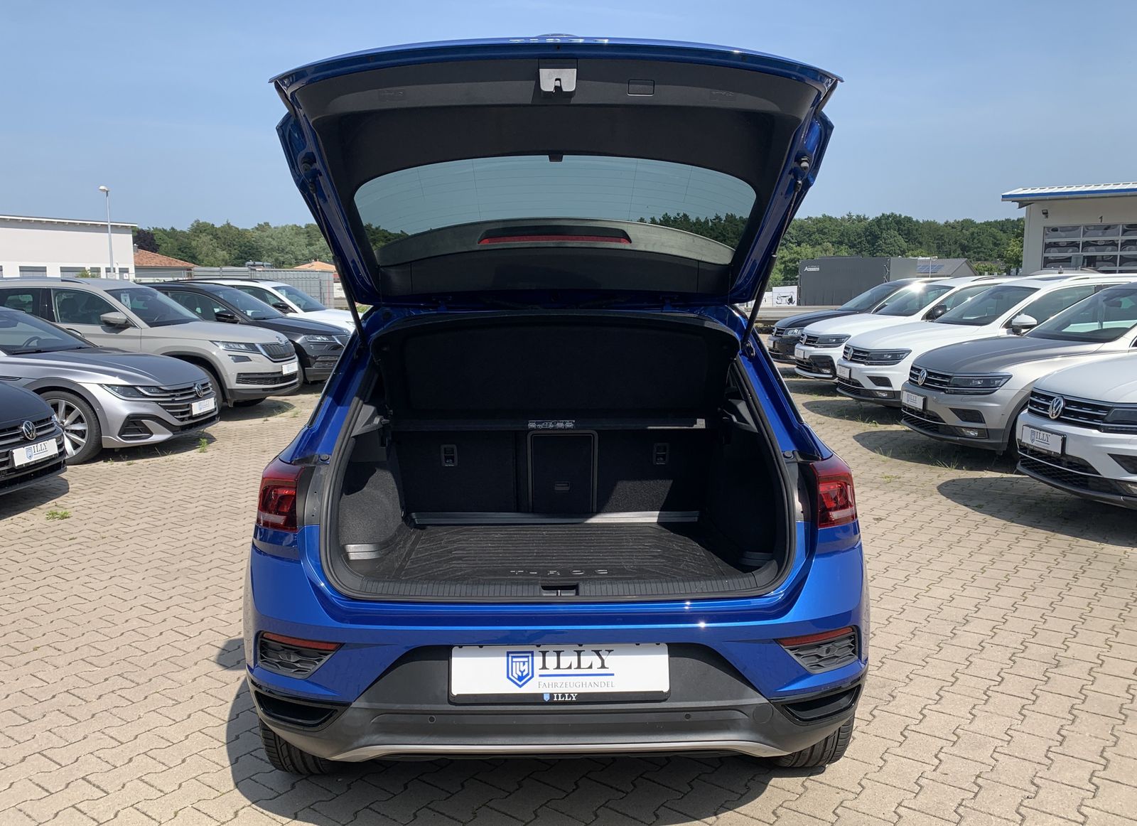 Fahrzeugabbildung Volkswagen T-Roc 1.5 TSI*Sport*LED*ACC*Spur*Navi*SHZ*