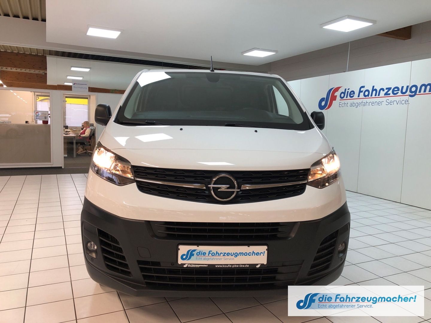 Fahrzeugabbildung Opel Vivaro Kasten Edition L 2.0 D EU6d Apple CarPlay