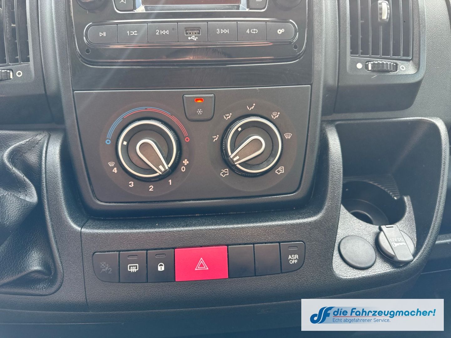 Fahrzeugabbildung Citroën Jumper Pritsche Doppelkabine DAB Spurhalteass. N