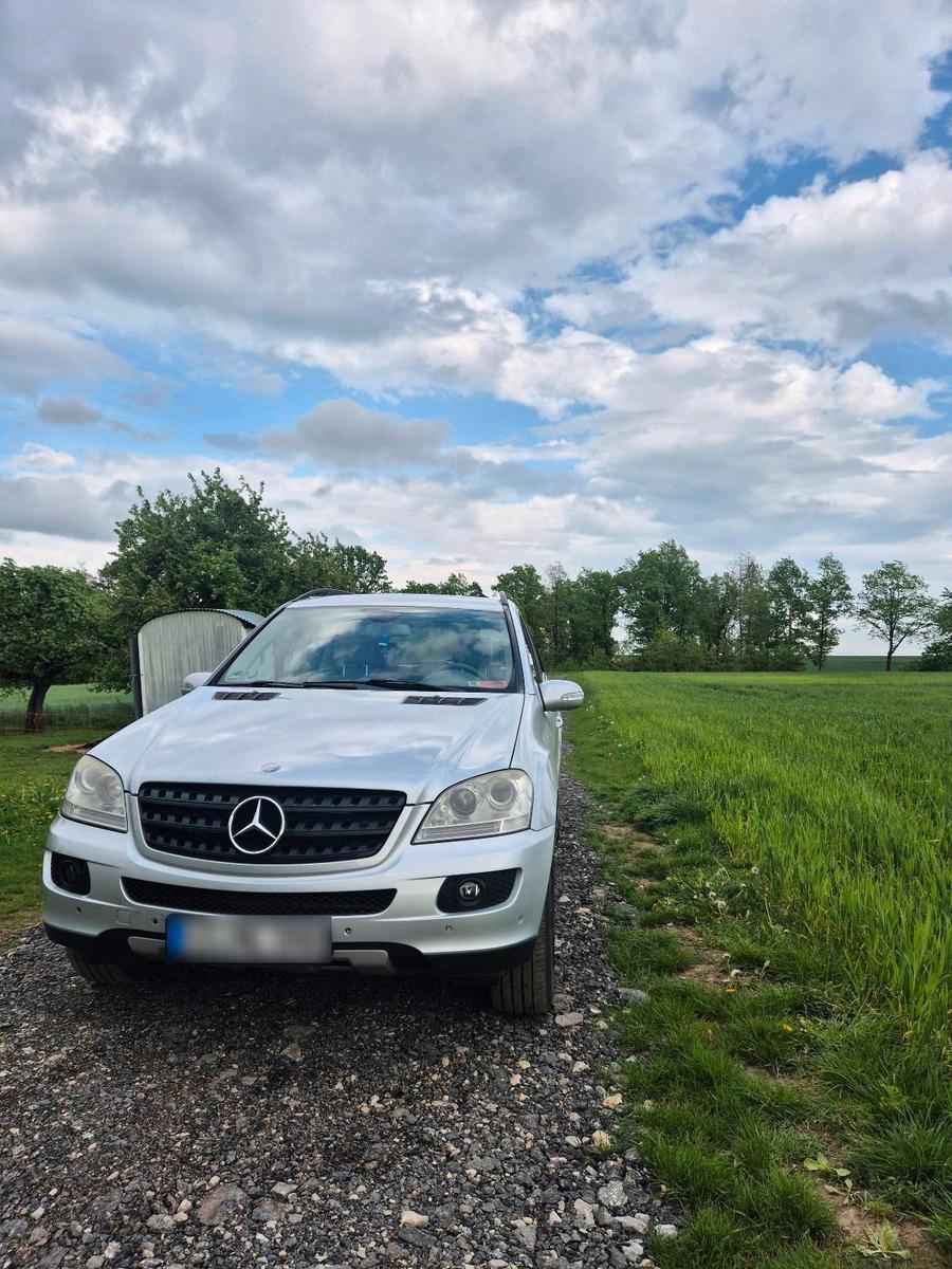 Mercedes-Benz ML280 2006 — салон