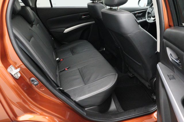Fahrzeugabbildung Suzuki SX4 S-Cross 1.6 Comfort+ AllGrip NAVI PANO