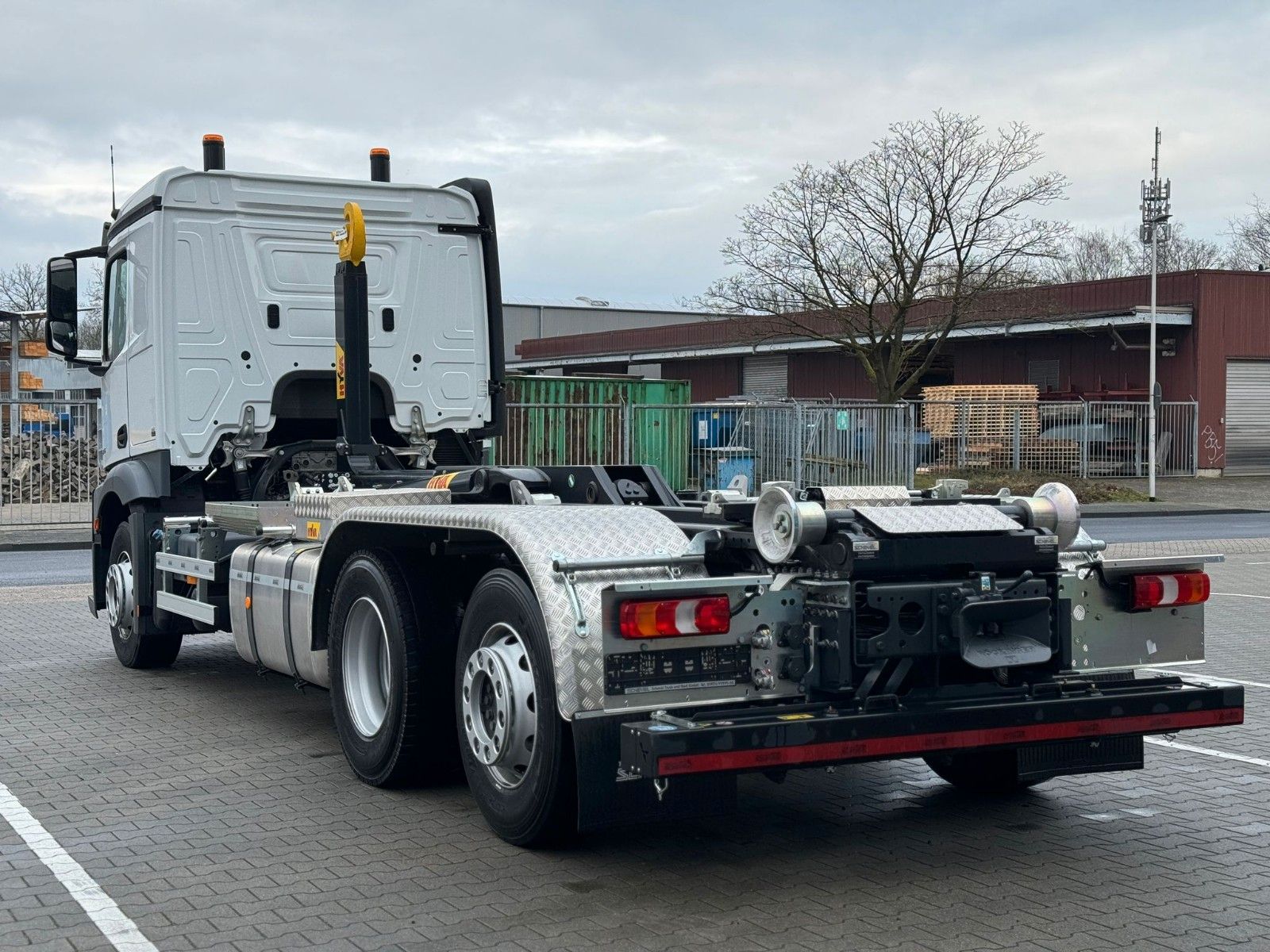 Fahrzeugabbildung Mercedes-Benz Actros 2545 6x2-4 Abrollkipper HYVA  Lift/Lenk