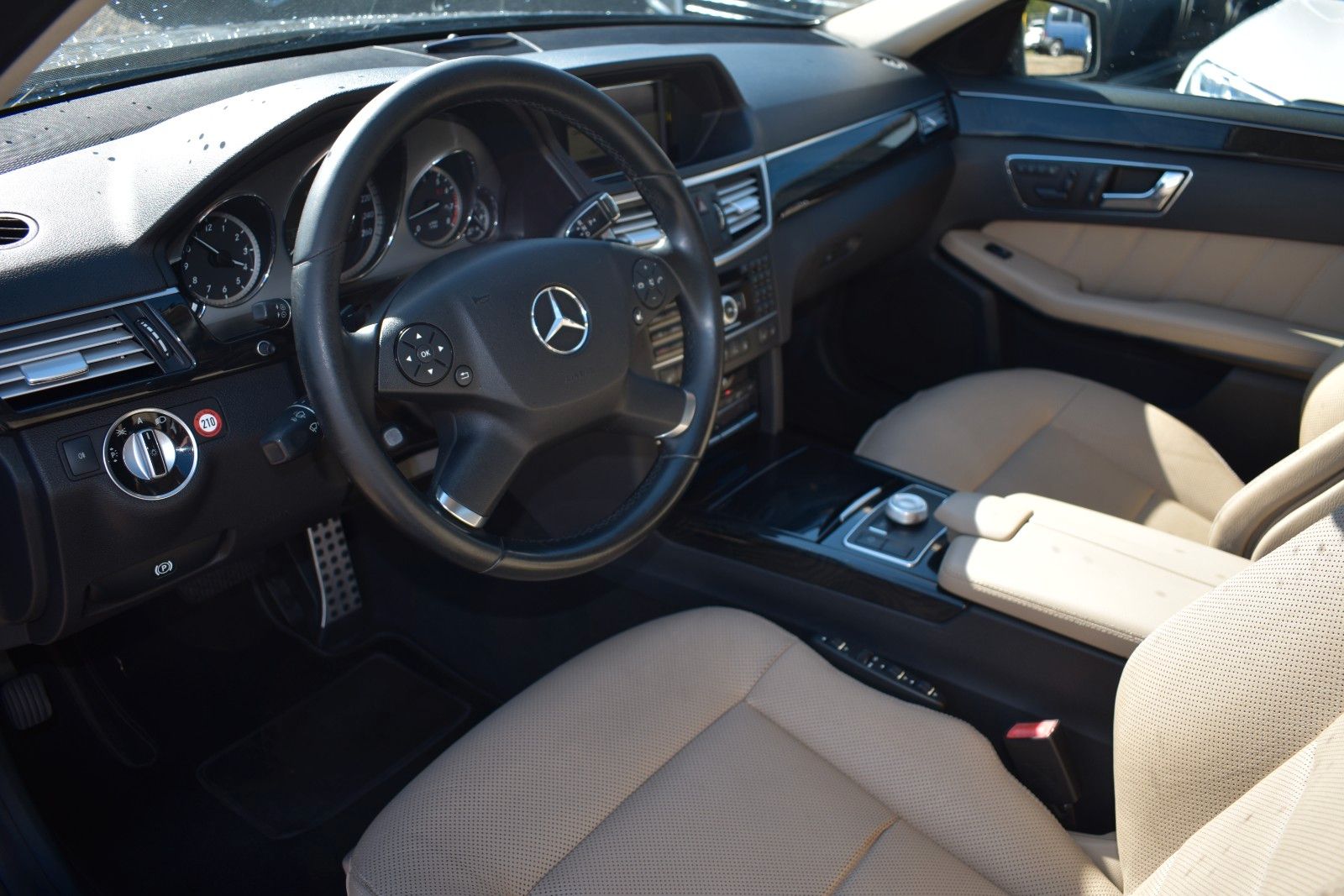 Fahrzeugabbildung Mercedes-Benz E 350 CGI Limousine STH/AHK/MEMORY/KEYLESS