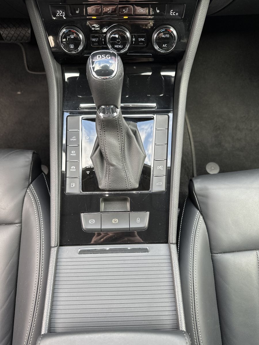 Fahrzeugabbildung SKODA Superb Combi 1.4 TSI DSG L&K iV NAV+LED+360°+VC