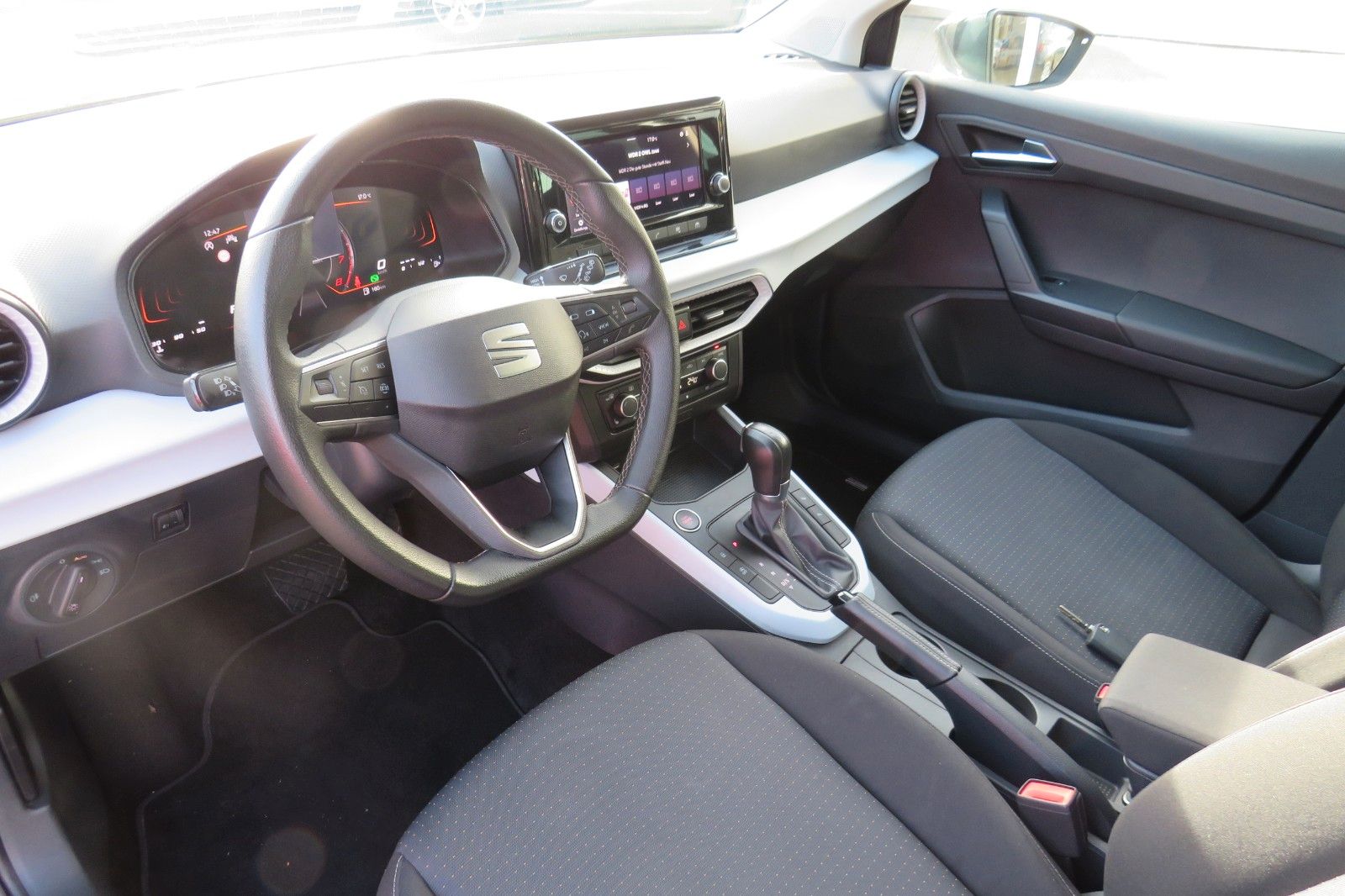 Fahrzeugabbildung SEAT Arona Style DSG GRA KAMERA SITZH. PDC APP-CON 1H