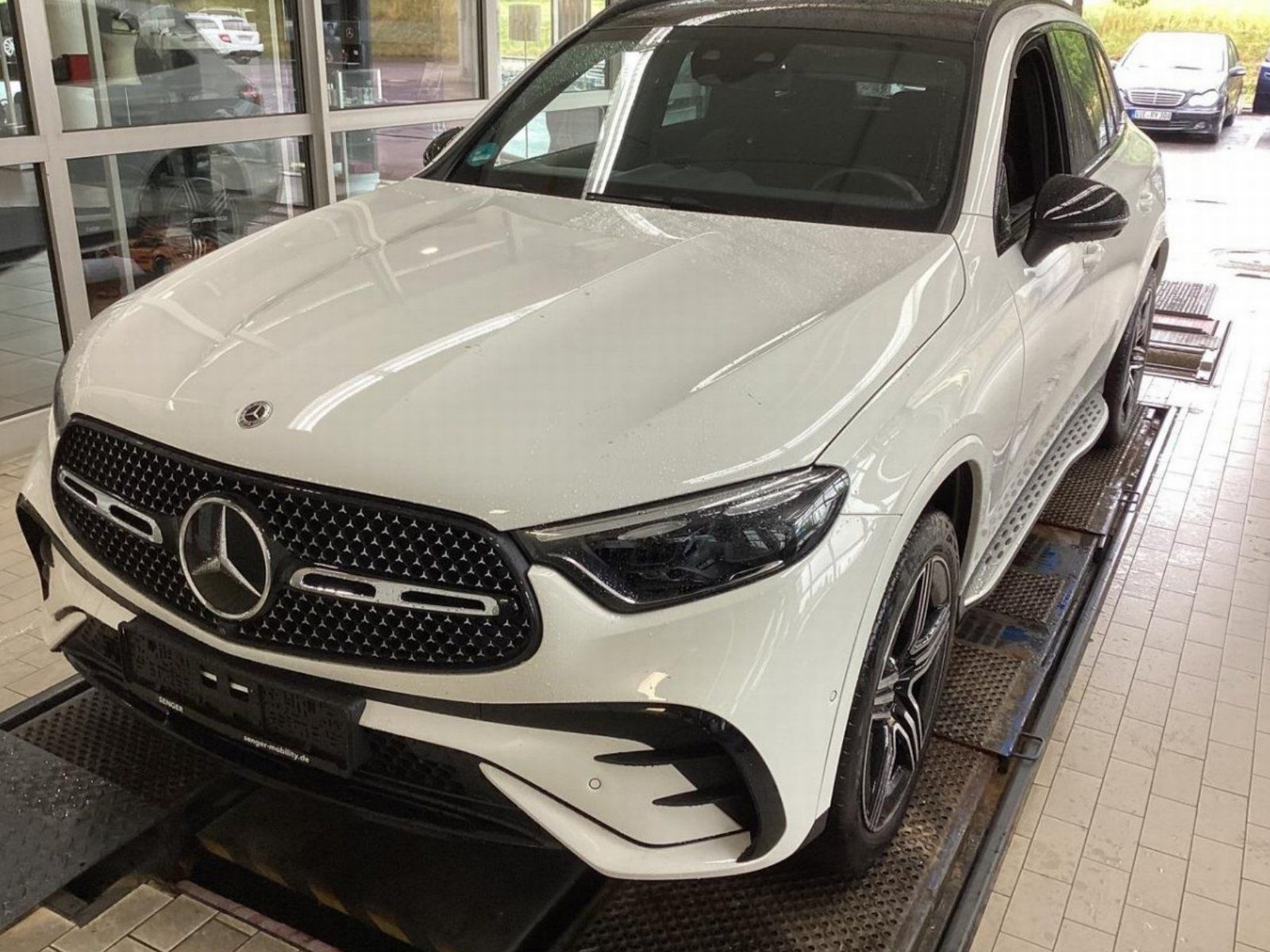 Fahrzeugabbildung Mercedes-Benz GLC300de AMG Advan+ AHK Pano DISTR Sitzklim Memo