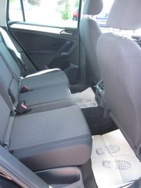 Volkswagen Tiguan - 11