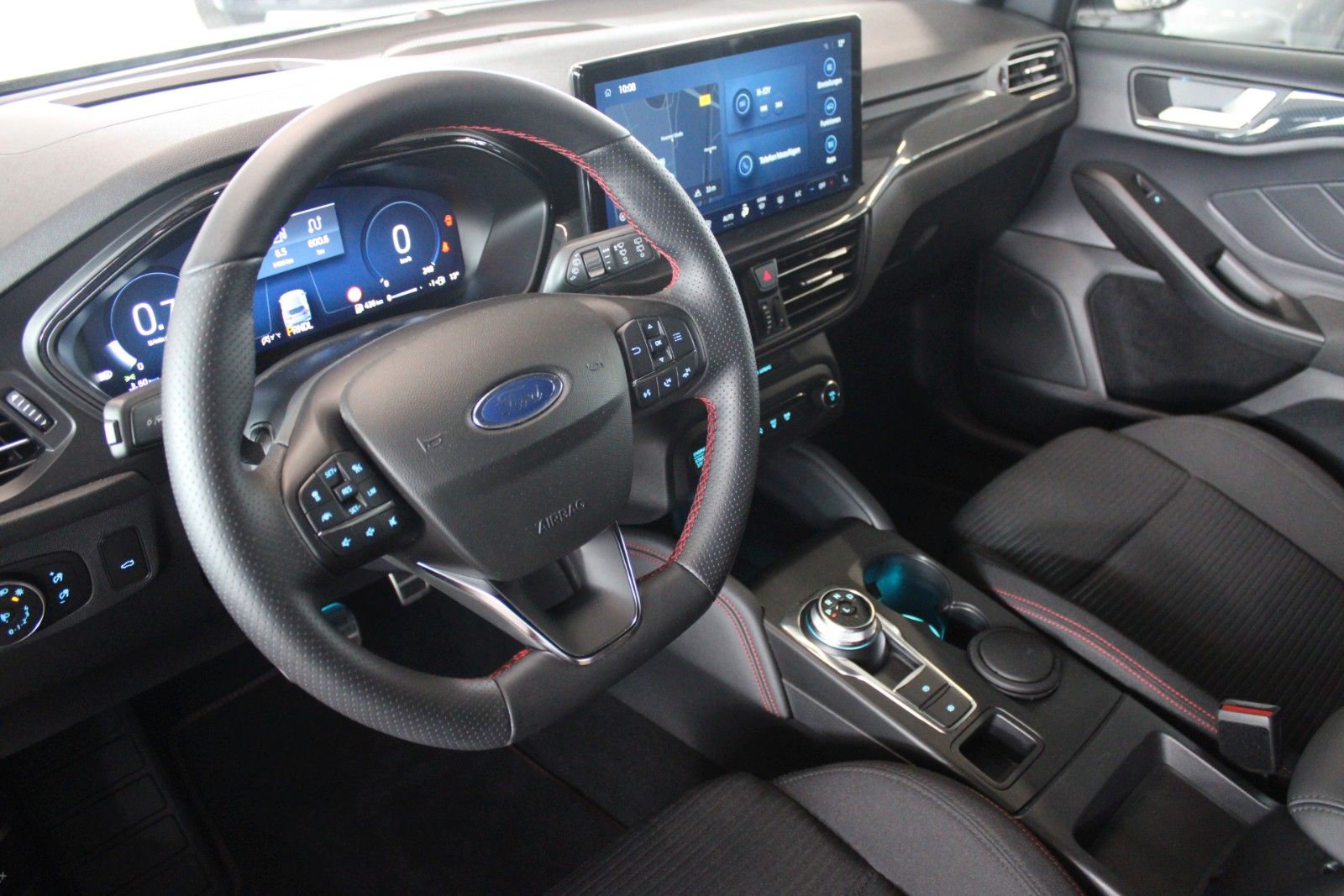 Fahrzeugabbildung Ford Focus ST-Line X Aut. LED ACC HUD WinterP el.Heck