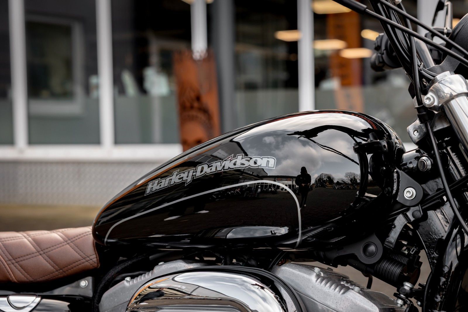 Fahrzeugabbildung Harley-Davidson XL883L SUPERLOW SPORTSTER - MILLER ABGASANLAGE