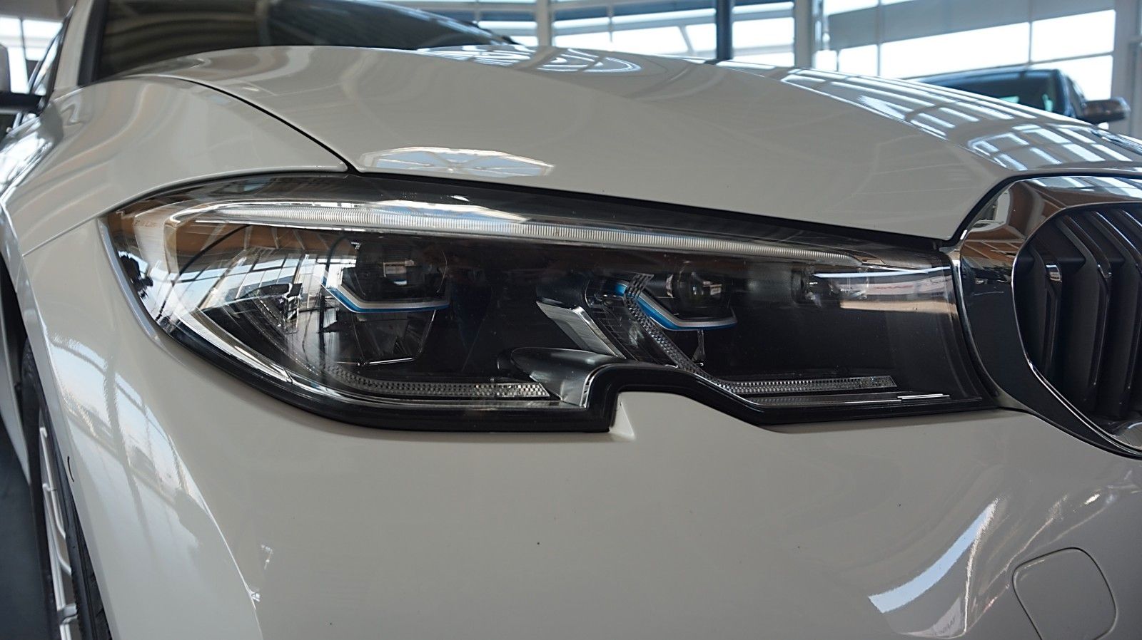 BMW 330e Touring Panno*Leder*Alu*H/D*Laser* foto 12