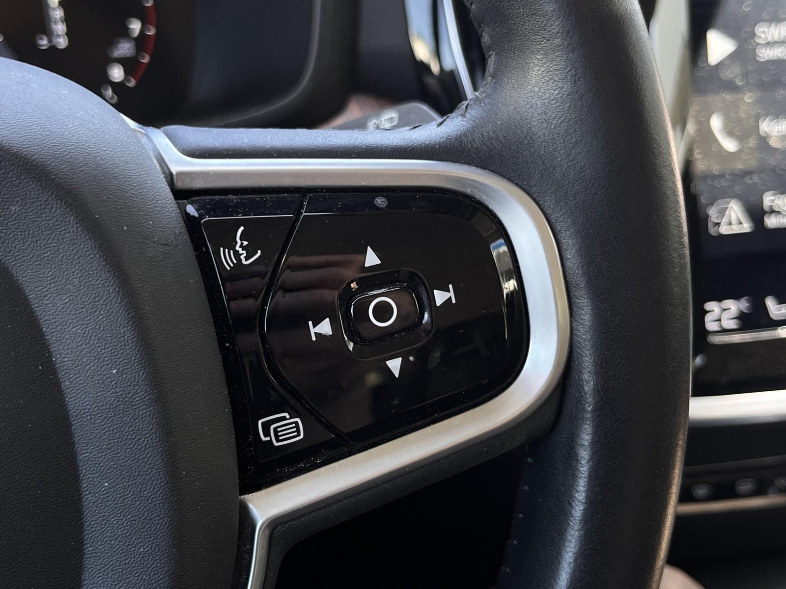 Volvo V60 Kombi AWD /HK-ANLAGE/LED/NAVI/LEDER/
