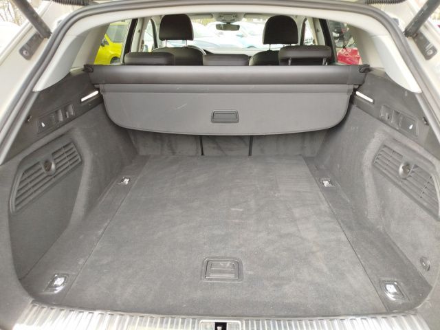 Fahrzeugabbildung Audi e-tron advanced 50 quattro 230 kW