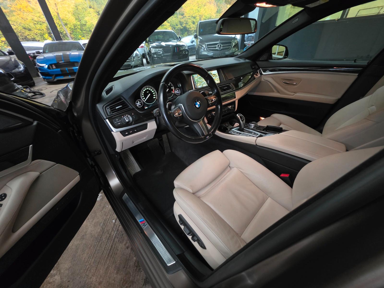 BMW 530d xDrive Touring M-Sportpaket FROZEN/Pano/AHK