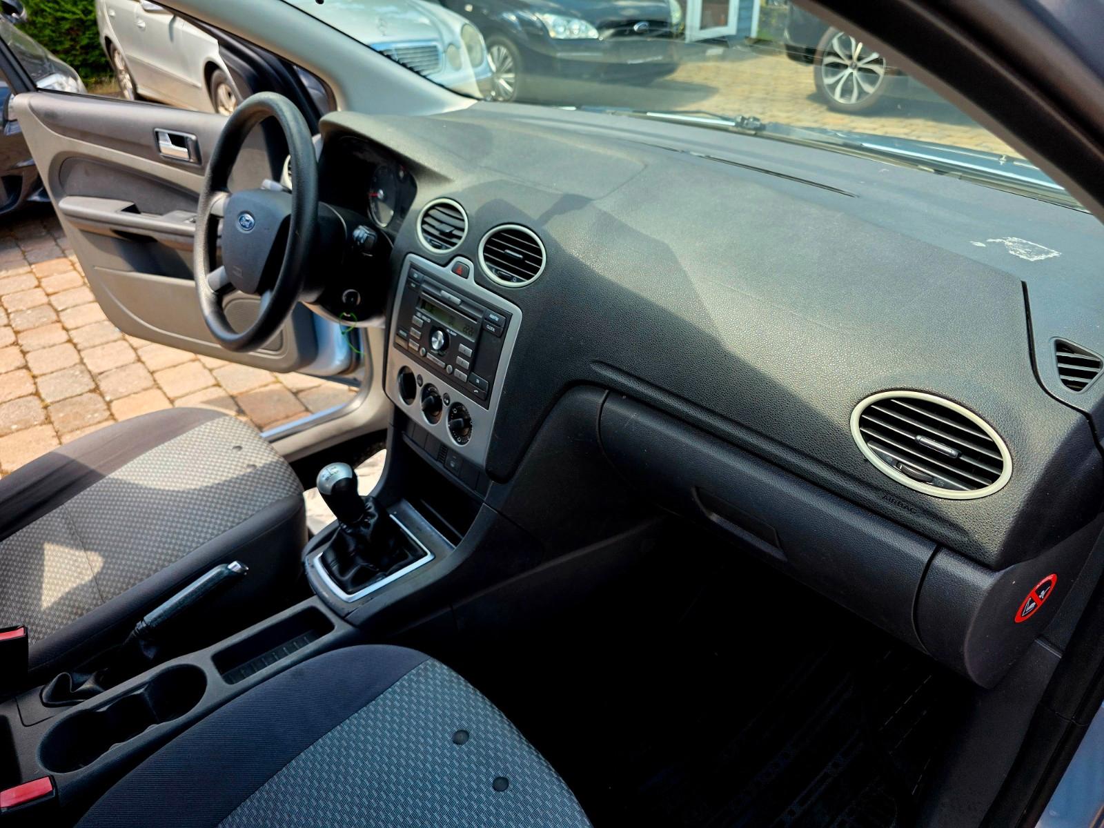 Ford Focus 2006 — photo 27