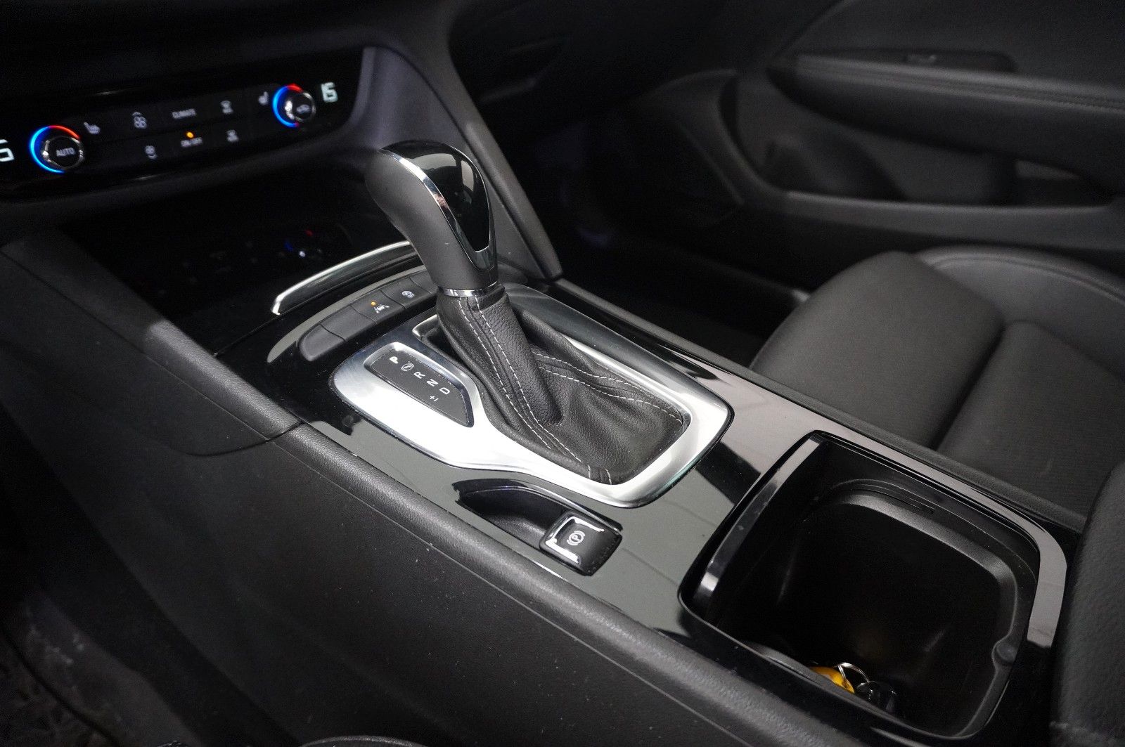 Fahrzeugabbildung Opel Insignia B ST 2.0D ELEGANCE NAVI/LED/KAMERA/HUD
