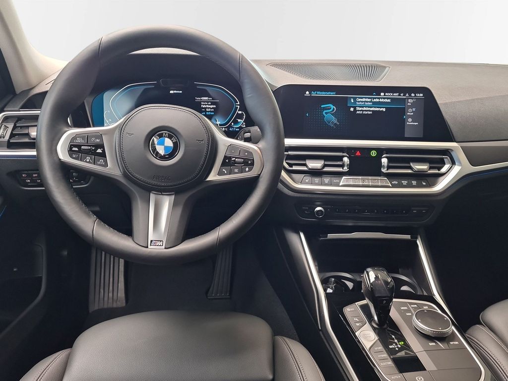 BMW 330 e Sport Line LED DAB AHK RFK Shz uvm.