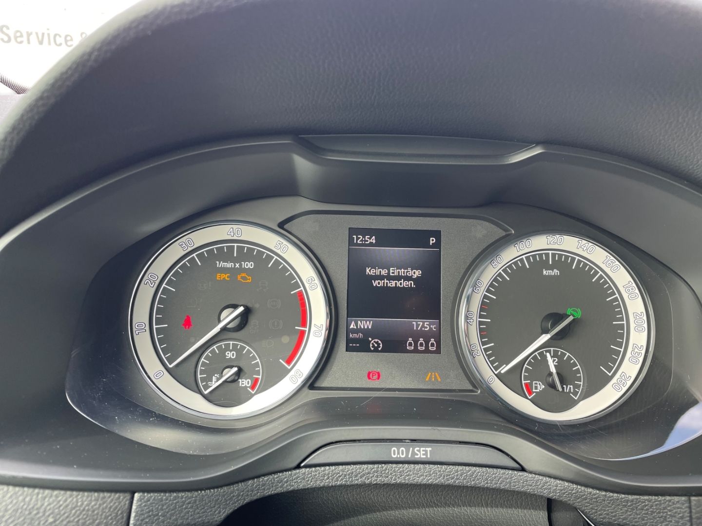 Fahrzeugabbildung SKODA Karoq Style LED Navi totWinkAss induktivLaden