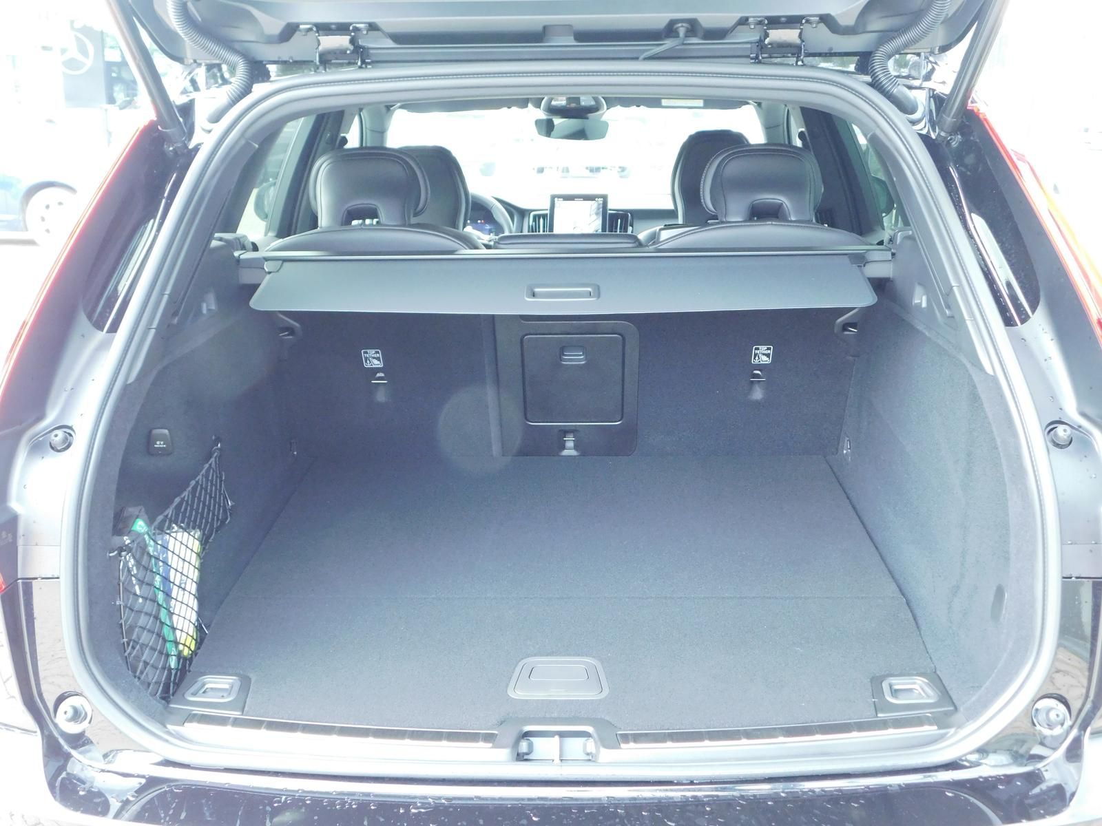 Fahrzeugabbildung Volvo XC60 T6 AWD Plus Black Edition