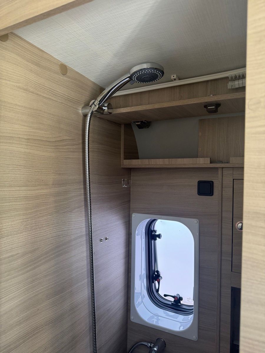 Fahrzeugabbildung Forster Vantasy 541 HB 140 PS mit Pop-Up Dach