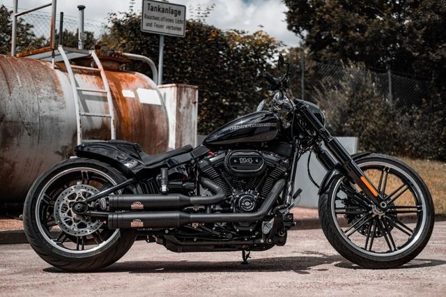 Harley-Davidson FXBRS Breakout 114 Custombike - J&H - Mega Umbau