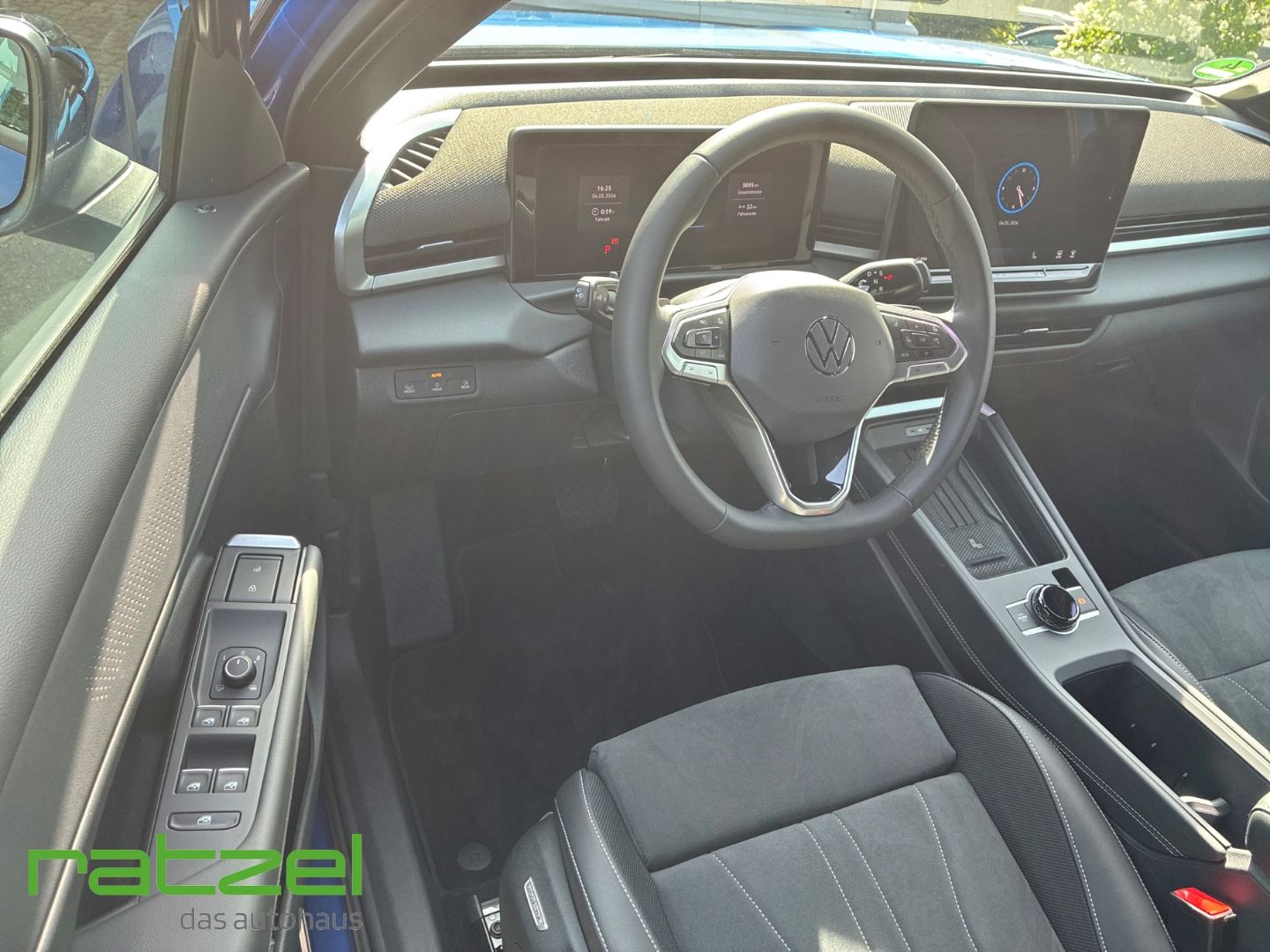 Fahrzeugabbildung Volkswagen T-Roc Style 1.5l eTSI DSG AHK+NAVI+IQ-Light