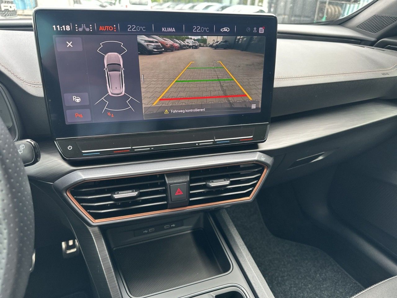 Fahrzeugabbildung CUPRA Formentor VZ 2.0 TSI 245 PS 7-Gang-DSG - mit KI generiert/bearbeitet