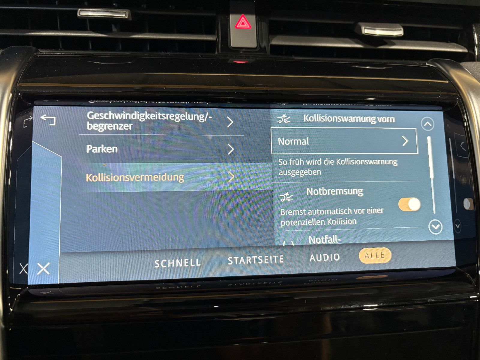 Fahrzeugabbildung Land Rover Discovery Sport AWD/360°/APPLE/SHZ/TEMPOMAT/LED/