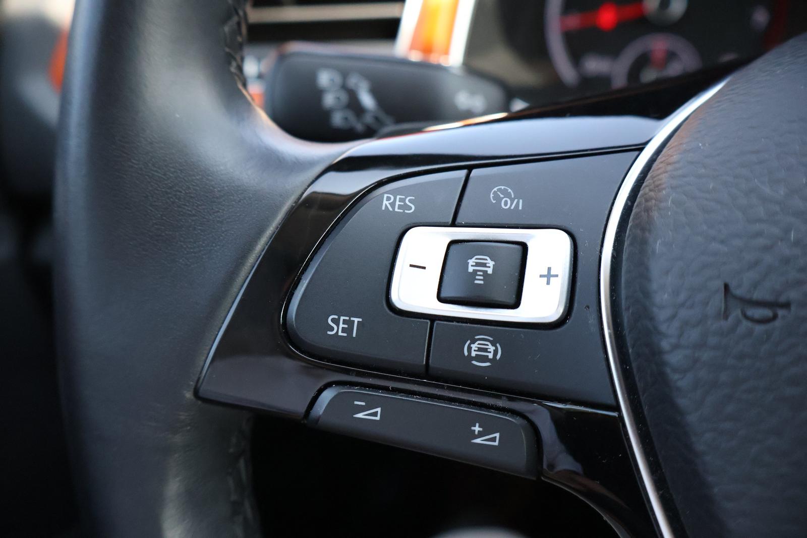 Volkswagen T-Roc 1.5 16V TSI Basis LED Sitzheizung DAB PDC