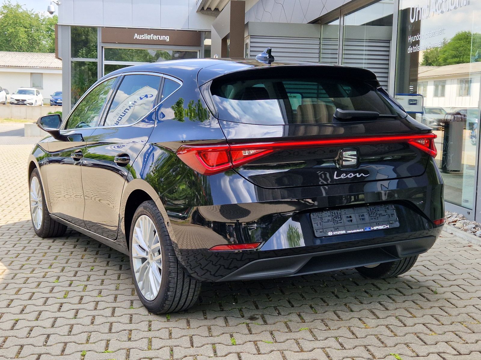 Fahrzeugabbildung SEAT Leon 1.5 TSI DSG Xcellence NAVI LED