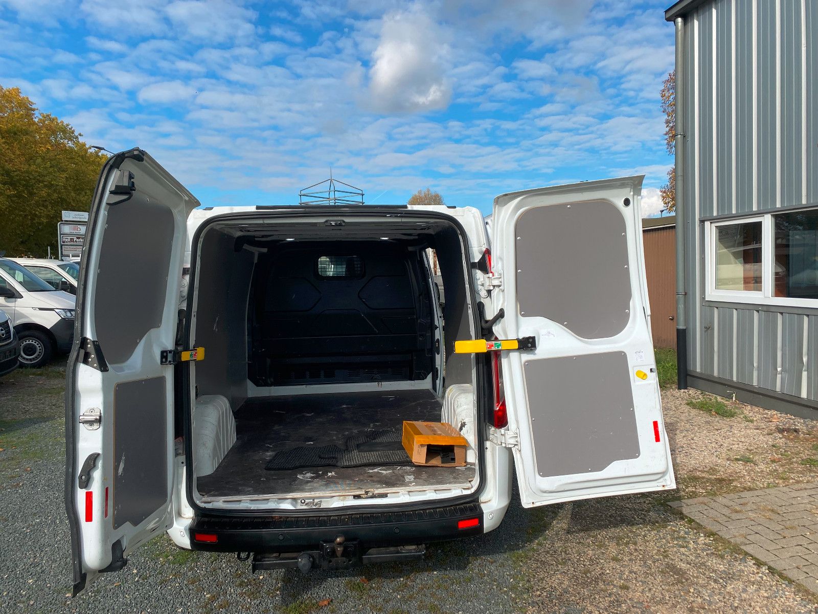 Fahrzeugabbildung Ford TransitCustomKasten 300L2Trend,AHK,2xSchieberen