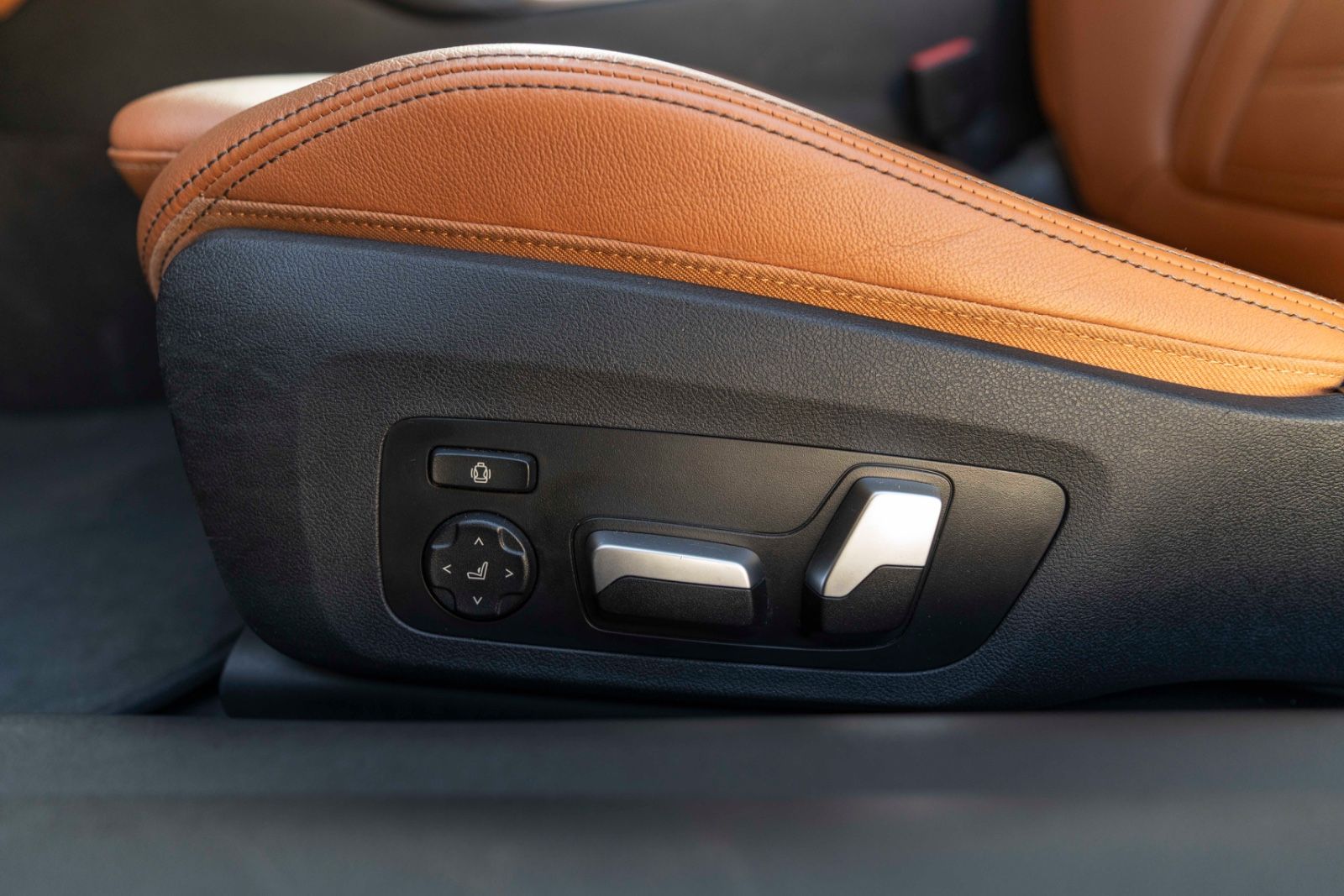 Fahrzeugabbildung BMW 430i Coupé M Sportpaket HUD LED KAM HIFI ACC
