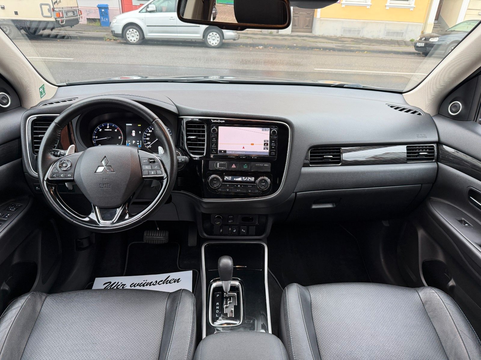 Fahrzeugabbildung Mitsubishi Outlander Top 4WD 7-SITZER AHK LEDER NAVI KAMERA