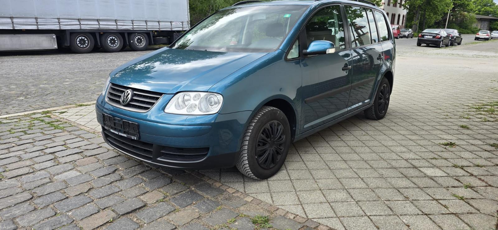 Volkswagen Touran 1.6 FSI Basis