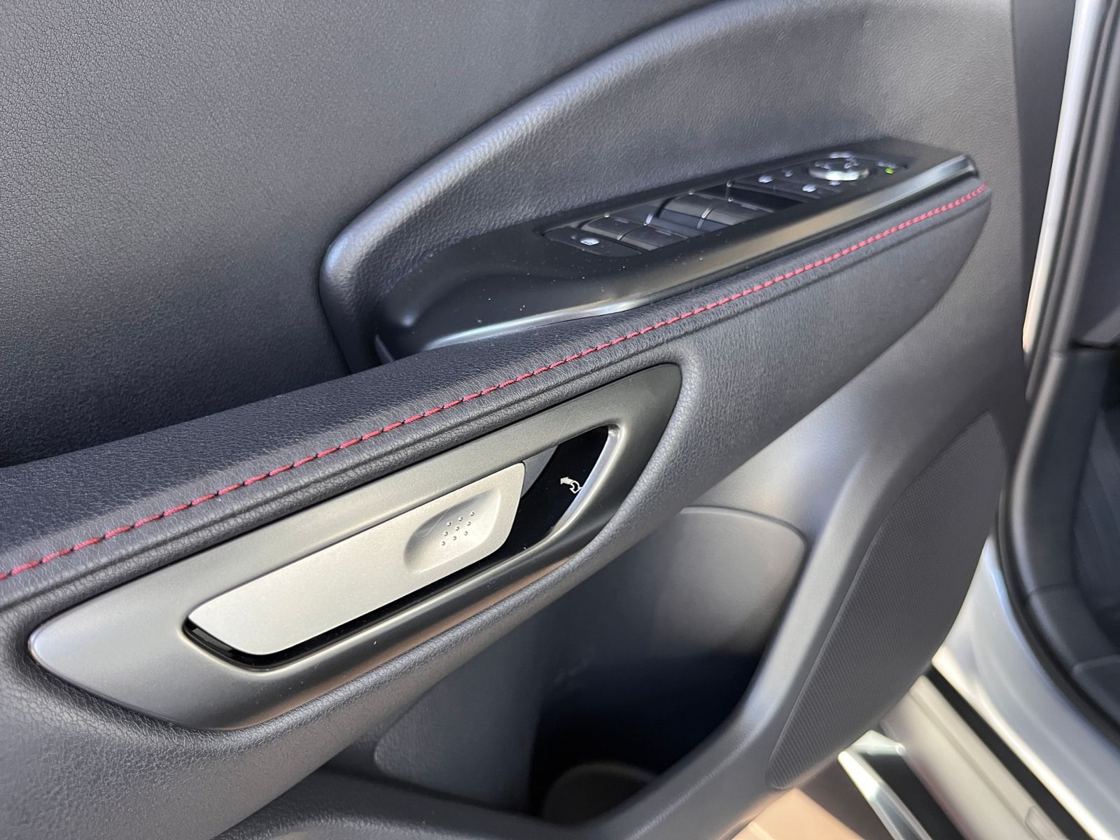 Fahrzeugabbildung Lexus LBX FWD Emotion LED NAV SHZ RFK 18"