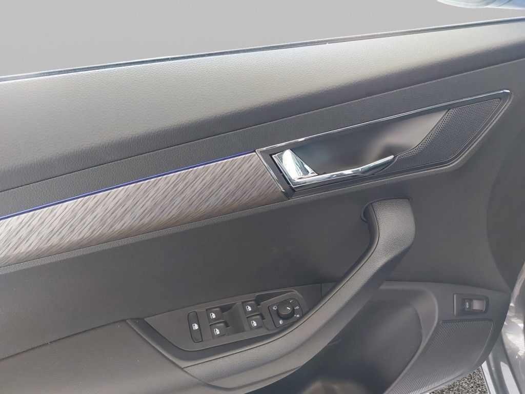 Fahrzeugabbildung SKODA Karoq 1.5 TSI DSG Tour LED Kessy