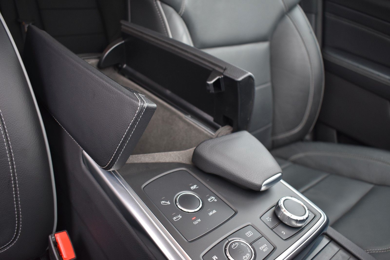 Fahrzeugabbildung Mercedes-Benz ML 350 CDI BlueTec 4Matic AHK/PANO/DISTRONIC