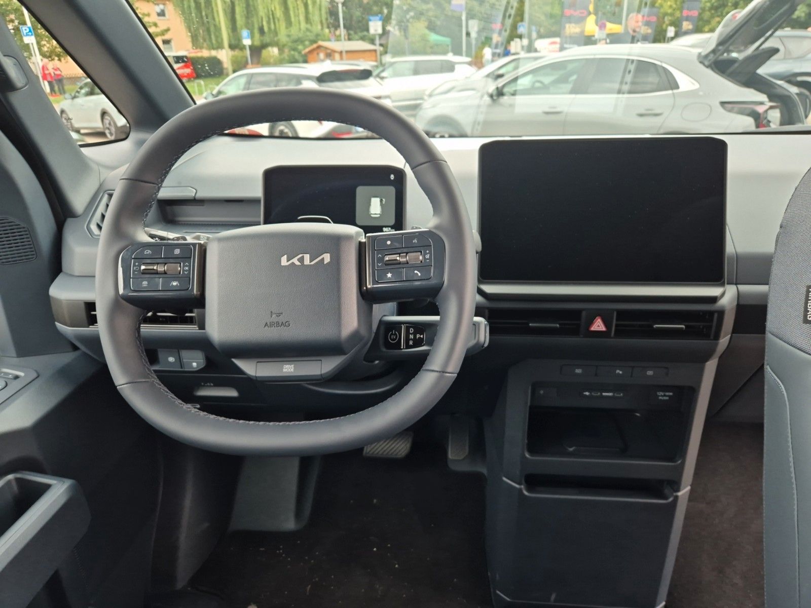 Fahrzeugabbildung Kia PV5 Passenger Sonderumbau Schienensystem Camper